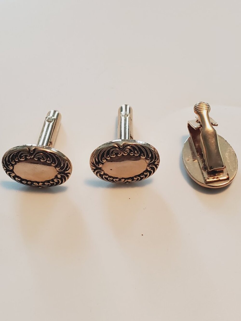 1 Pair of Cuff Links & matching Tie Clip, item #A-2149 ,wt 19 grams. - Picture 4 of 5